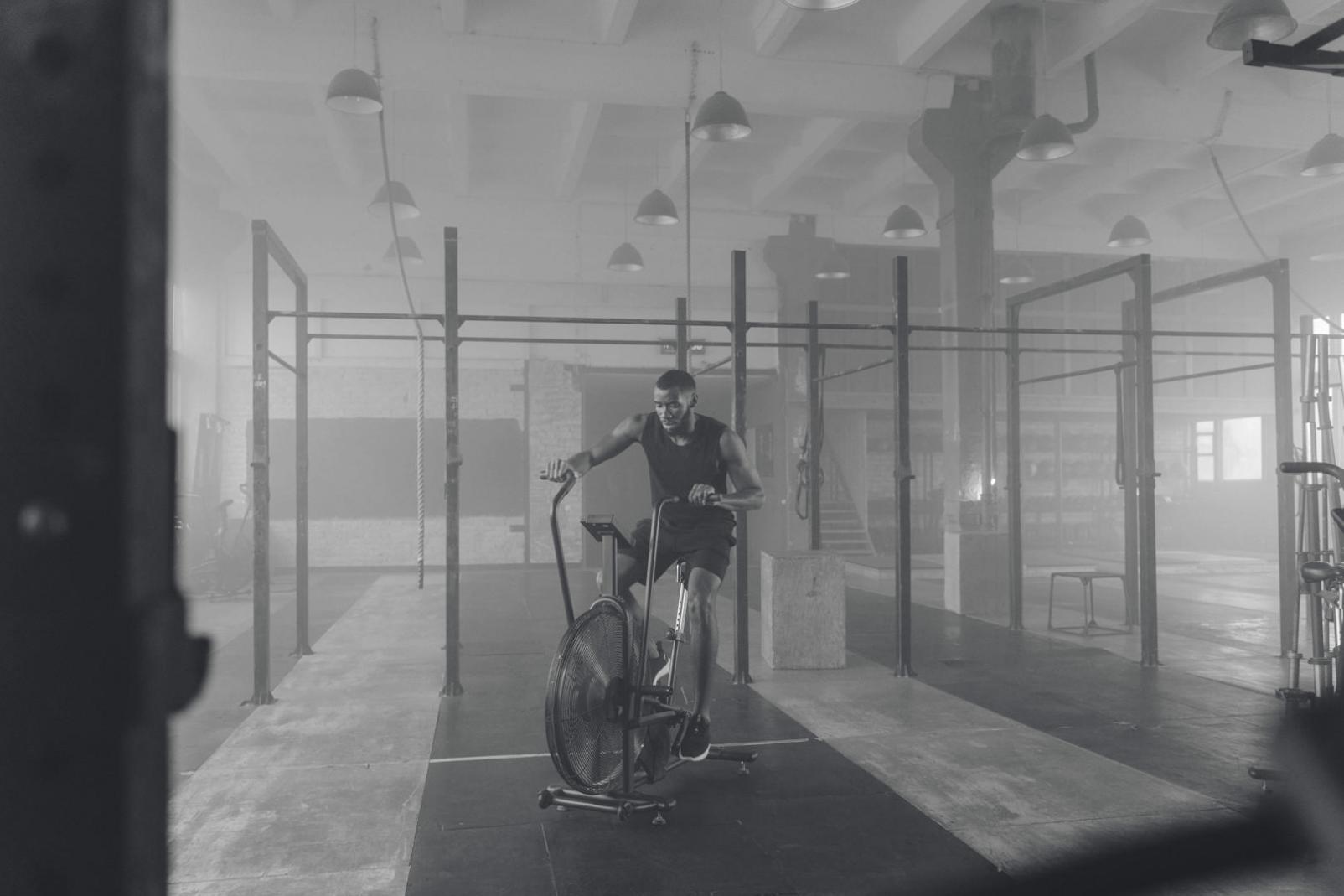 Atletas entrenando con metodología Sredyne en instalaciones profesionales de CrossFit